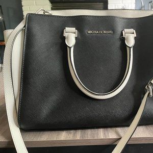 White and black Michael Kors Shoulder bag